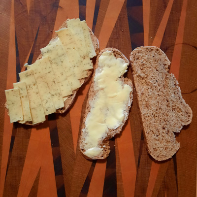 ... mit Butter und Zirbenkäse