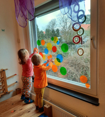 Farben mischen am Fenster Farben mischen am Fenster