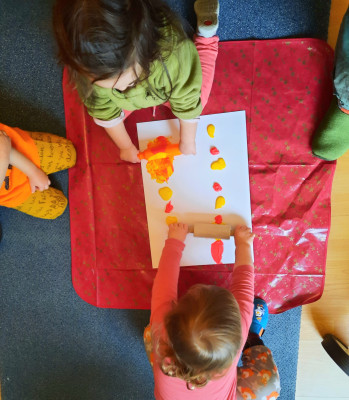 Farben mischen mit Teigrolle Farben mischen mit Teigrolle
