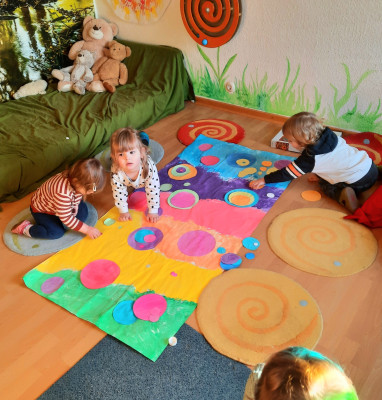 ... zum Farb.Kreise malen. Ein Kandinsky.Bild