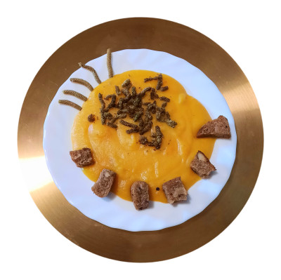 Kartoffel.Kürbis.Suppe mit Hasel.Croutons